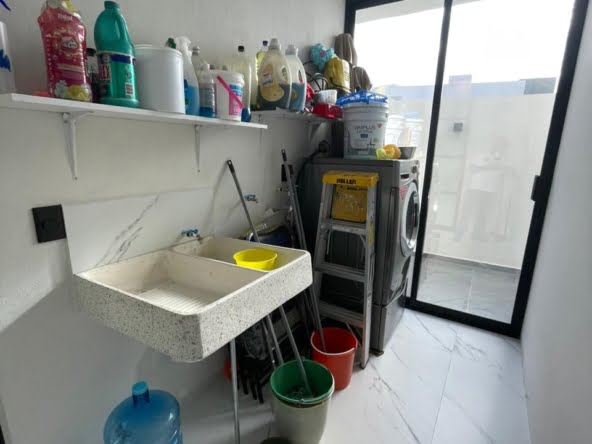 24cc5ef4-d8af-4a3c-9415-ab4c4a7b77c6