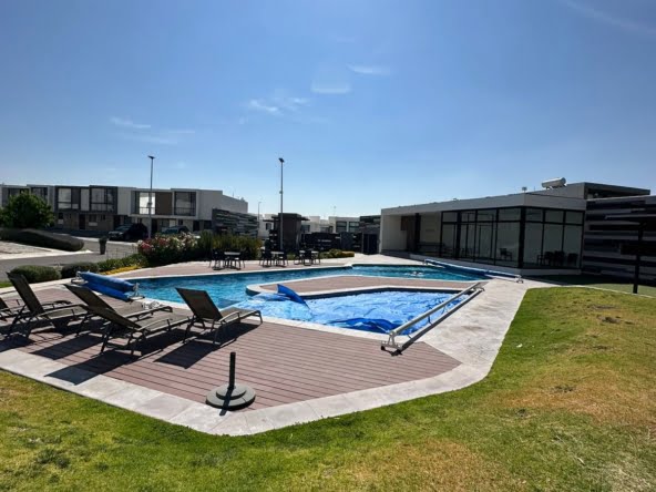 8e487f2d-70ee-4dd5-9c9b-4192407f5464