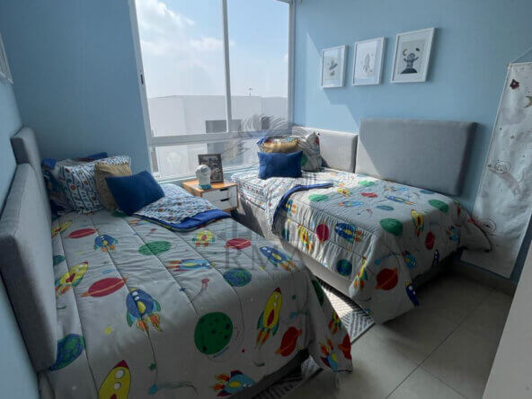 d2e913a5-4d80-4a1c-8b4a-0aab31fd4085