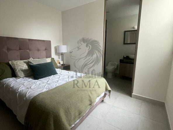 e7126e41-1247-4049-8e27-f6405336388c