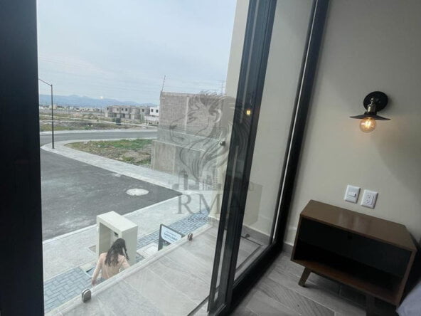 fd167564-4af5-4ea5-9318-3f1d4ee00653